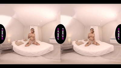 PORNBCN VR Mature Spanish MILF masturbon dhe thith karin tuaj në POV ndërsa pi duhan dhe tund këmbët