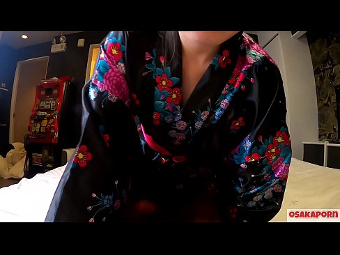 ❤️ Vajza e re cosplay pëlqen seksin deri në orgazmë me një shiringë në një kalorës dhe një blowjob. Vajzë aziatike me pidhi leshtore dhe cica të bukura me kostum tradicional japonez në video amatore që tregon masturbim me lodra qij. Sakura 3 OSAKAPORN. ❌ Video e ndyrë tek ne ☑