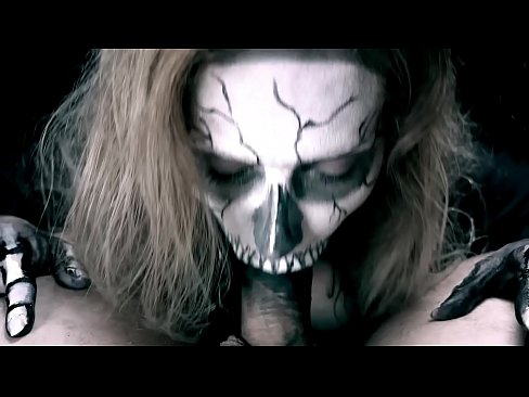 ❤️ Vajzë demonike që thith karin me gojën e saj të zezë dhe gëlltit sperma. ❌ Video e ndyrë tek ne ☑