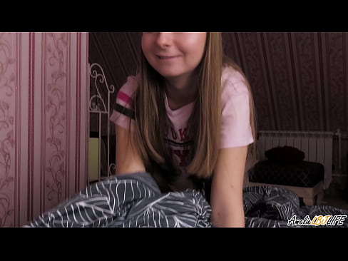 ❤️ Blondie thith thellë BFF-në e saj dhe merr spermë në gojën e saj ❌ Video e ndyrë tek ne ☑